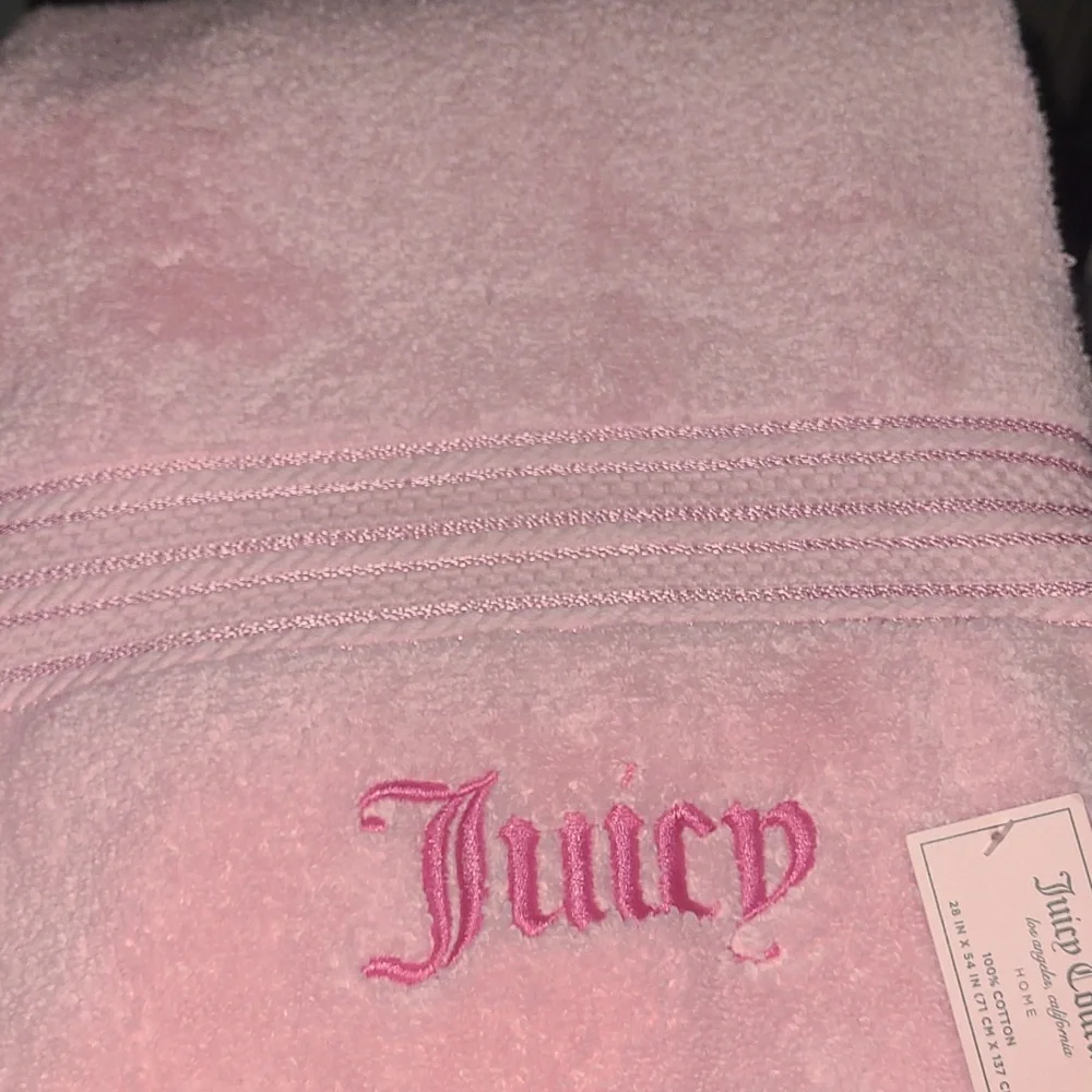 Juicy Couture Pink Bath Towel Set